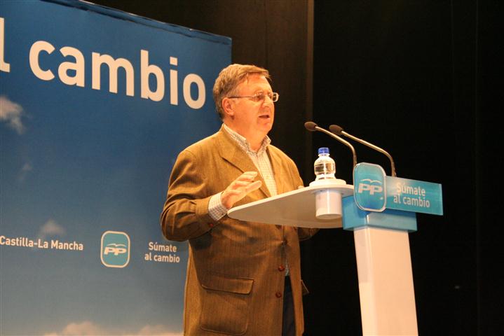 García-Tizón: “El Partido Socialista ha demostrado que no tiene la solución a la crisis”