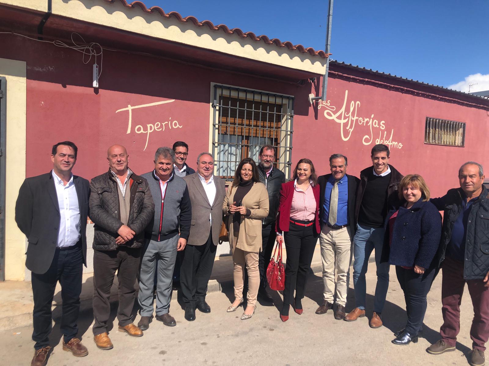 Tirado Gregorio y Bravo con alcaldes y candidatos del PP de la comarca de Quintanar de la Orden 020419