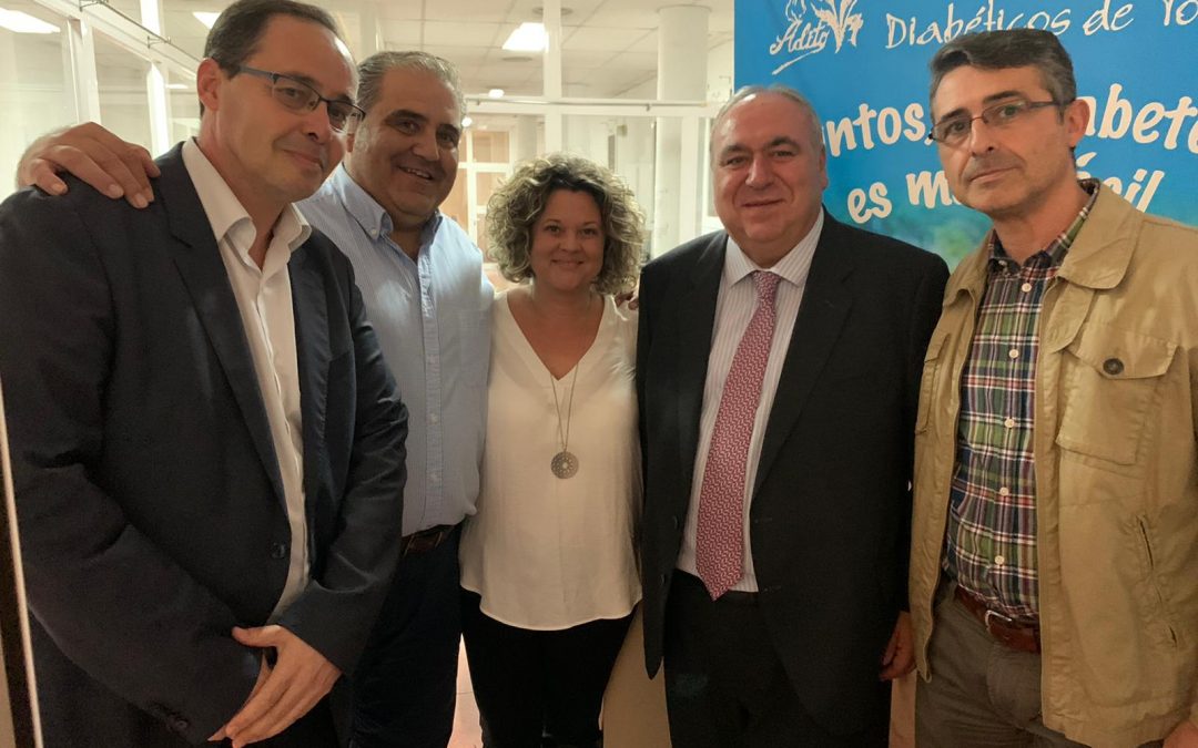 Tirado recoge las reivindicaciones de los pacientes con diabetes, para llevarlas a las administraciones y buscar soluciones
