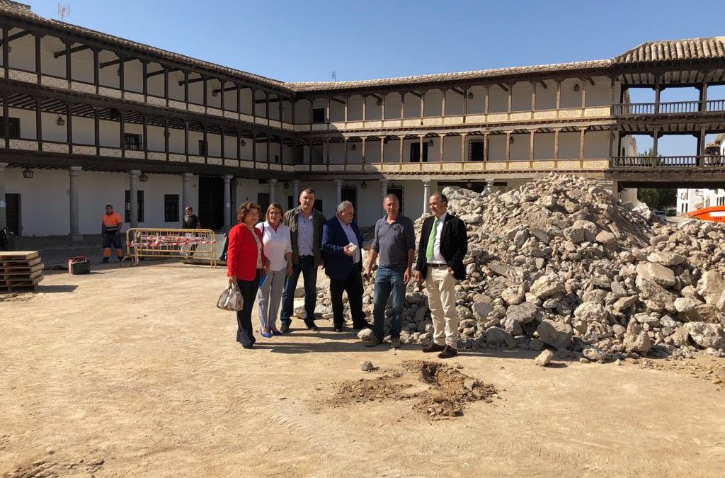 Gregorio traslada el apoyo del PP a los vecinos de Tembleque que piden una alternativa al proyecto del PSOE para solar la Plaza