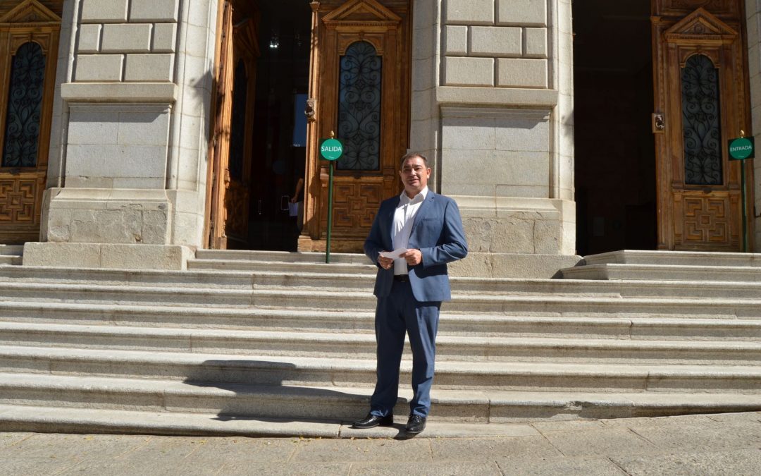 Fernández lamenta el abandonado que han sufrido en esta pandemia los Ayuntamientos, que no necesitan fotos sino presupuesto