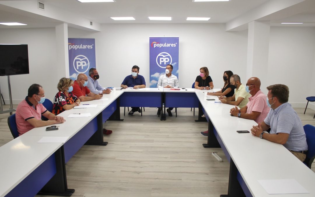 Velázquez: «El PP es la única alternativa al abandono de los gobiernos socialistas de Sánchez y García-Page»