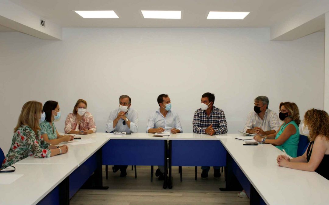 Velázquez pide a los Gobiernos del PSOE que dejen de “engañar, atacar y denostar” al sector ganadero