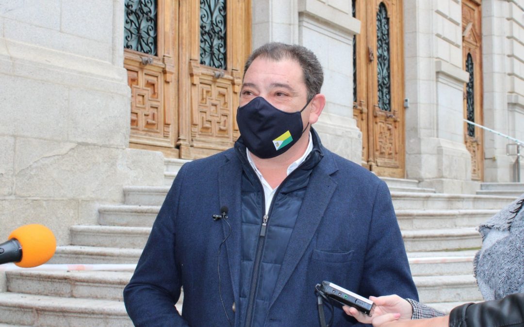 Fernández pide al PSOE de la Diputación y la Junta “que se pongan a trabajar para ayudar a los municipios afectados por la DANA”