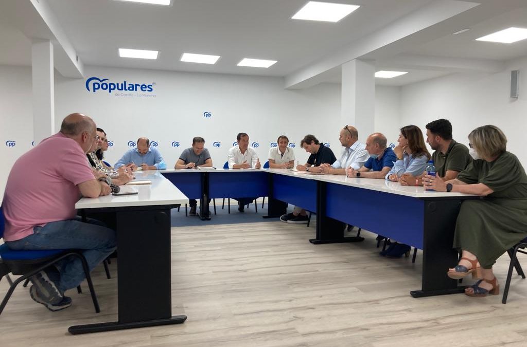 El PP suspende a Page y a su consejera de Educación por la falta de planificación para el nuevo curso escolar