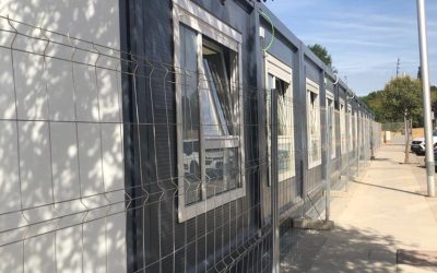Un solar con casetas prefabricadas servirá de improvisado centro educativo para los alumnos del instituto fantasma de ‘El Quiñón’