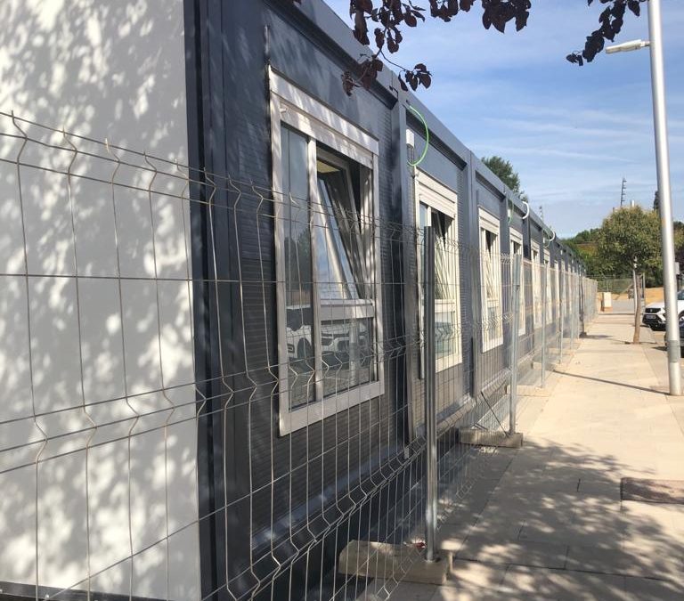 Un solar con casetas prefabricadas servirá de improvisado centro educativo para los alumnos del instituto fantasma de ‘El Quiñón’