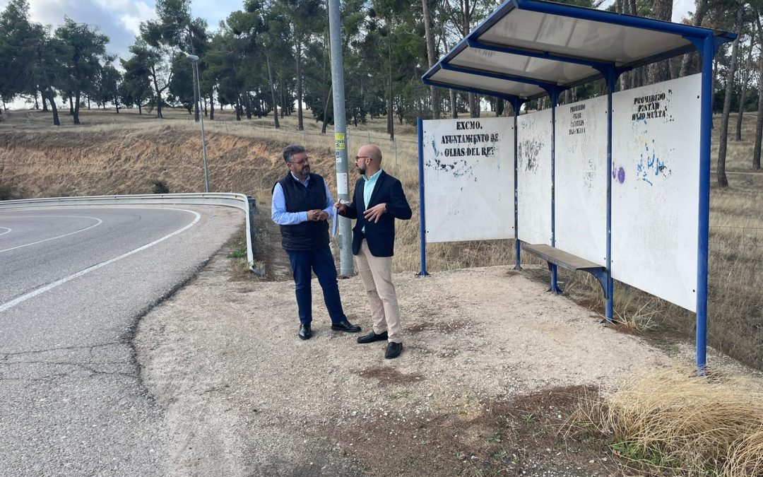 Moreno reclama a Page una solución para los más de 200 vecinos de Olías del Rey que no tienen acceso al transporte público