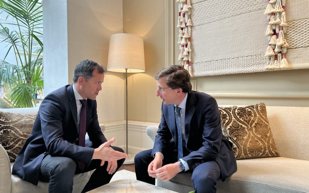 Velázquez se reúne con el alcalde de Madrid para impulsar Toledo como ciudad de congresos