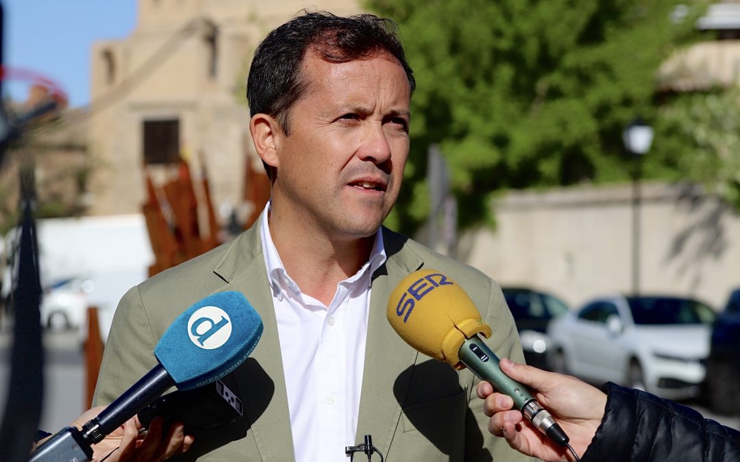 Velázquez se compromete a acabar con las bolsas de basura en el Casco Histórico si es el próximo alcalde de Toledo
