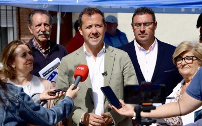 Velázquez pondrá en marcha un plan para habilitar plazas de aparcamiento en Santa Bárbara y acabar así con el problema que sufre este barrio