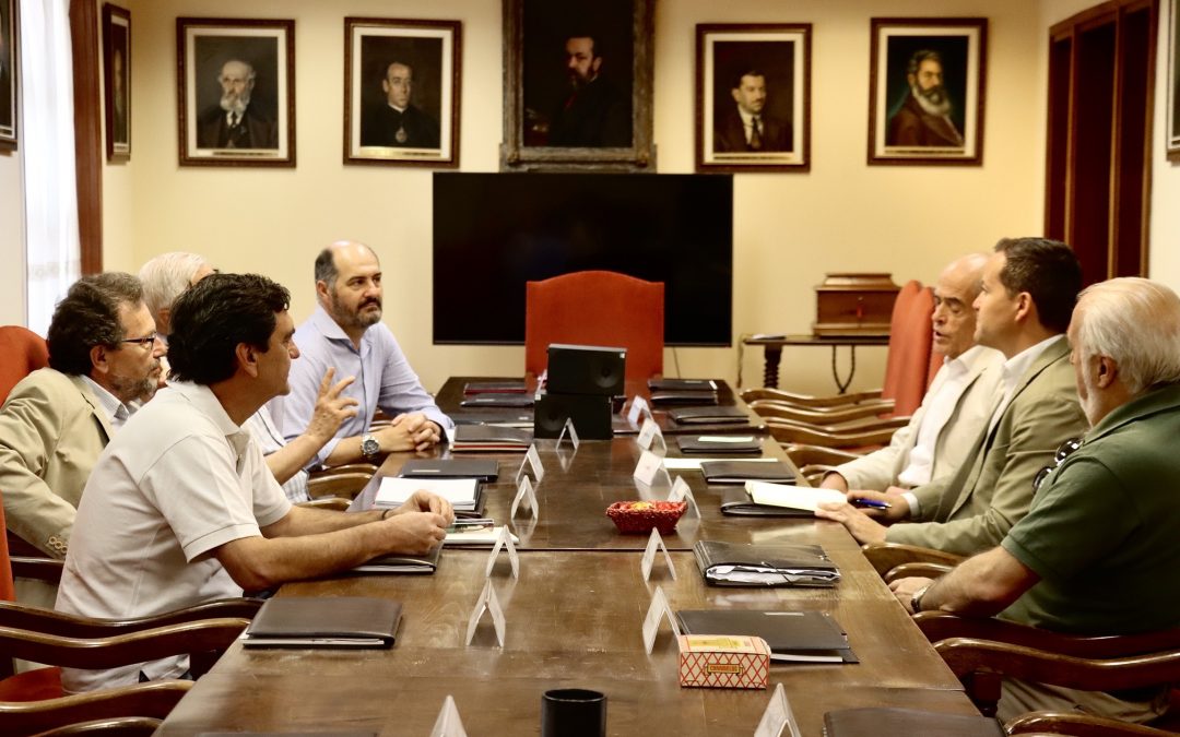 Velázquez colaborará con la Real Academia “para poner en marcha la estrategia y el proyecto de ciudad que necesita Toledo para su futuro”