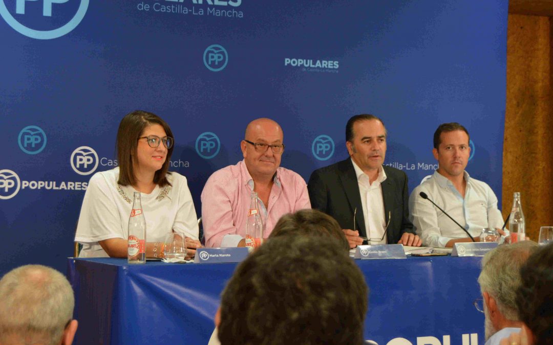 El PP tiende la mano a Page para apoyar los presupuestos de 2018 si baja los impuestos y echa a Podemos de su gobierno