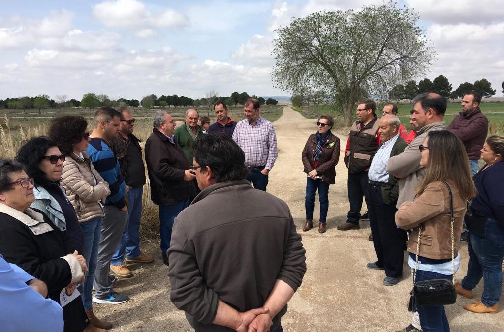 Tirado defiende que el Gobierno del PP aportará soluciones para que ganaderos y agricultores vivan con una renta digna