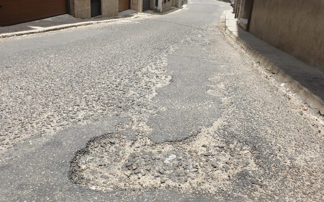 El Partido Popular vuelve a exigir a la Junta el arreglo de la travesía principal de Castillo de Bayuela
