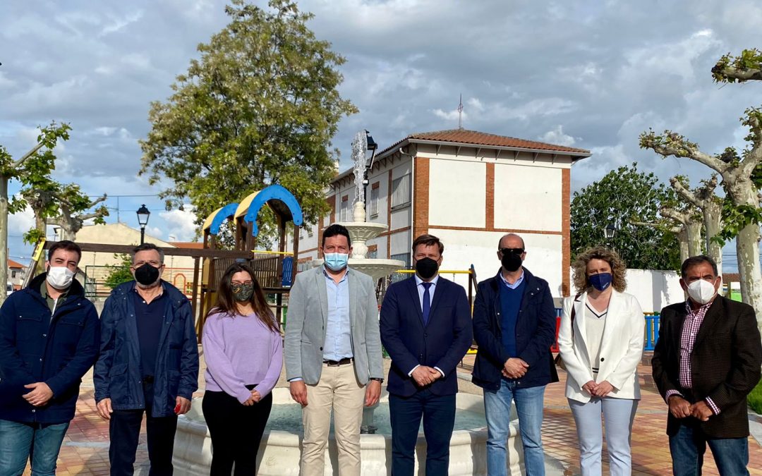 Congosto inaugura un nuevo parque en Alcabón y destaca el esfuerzo económico de este Ayuntamiento