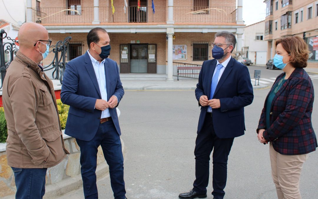 Moreno lamenta que tengan que ser los alcaldes los que se preocupen por la mejora de centros de salud, ante el abandono de Page a los municipios