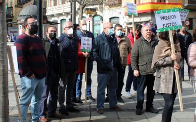 Tirado reitera el apoyo del PP a los ganaderos del vacuno de leche y alerta de la situación insostenible por la que pasa este sector